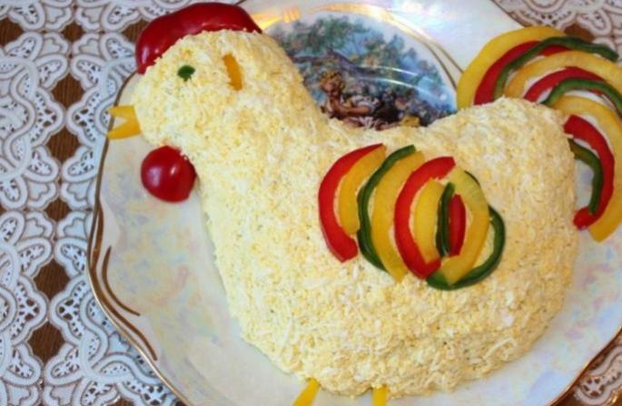 Salată „Cocoș” pentru Anul Nou: o rețetă pas cu pas pentru masa de Anul Nou cu o fotografie