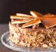 Le célèbre gâteau hongrois Dobos décoré de caramel a ses propres nuances
