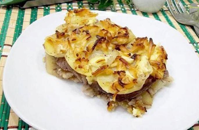 Готовим в духовке картофельную запеканку с мясом