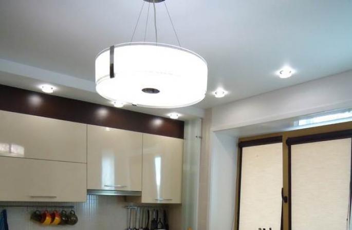 Rasvjeta za kuhinjske elemente - optimalne mogućnosti ugradnje Svjetiljka za osvjetljenje kuhinjske ploče